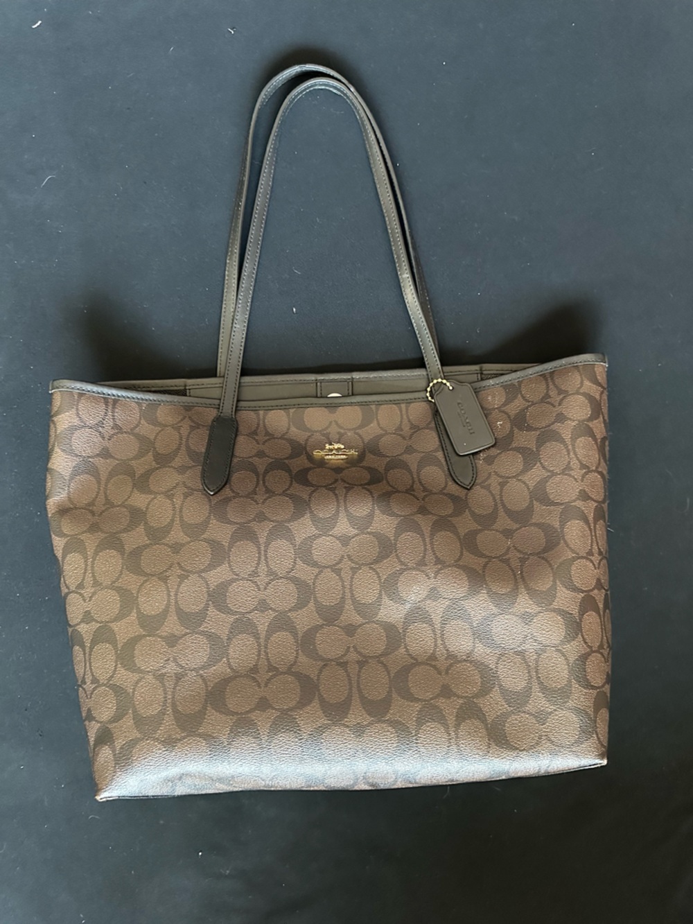 Coach Brown Signature logo tote 5695 pilling on handle never been used